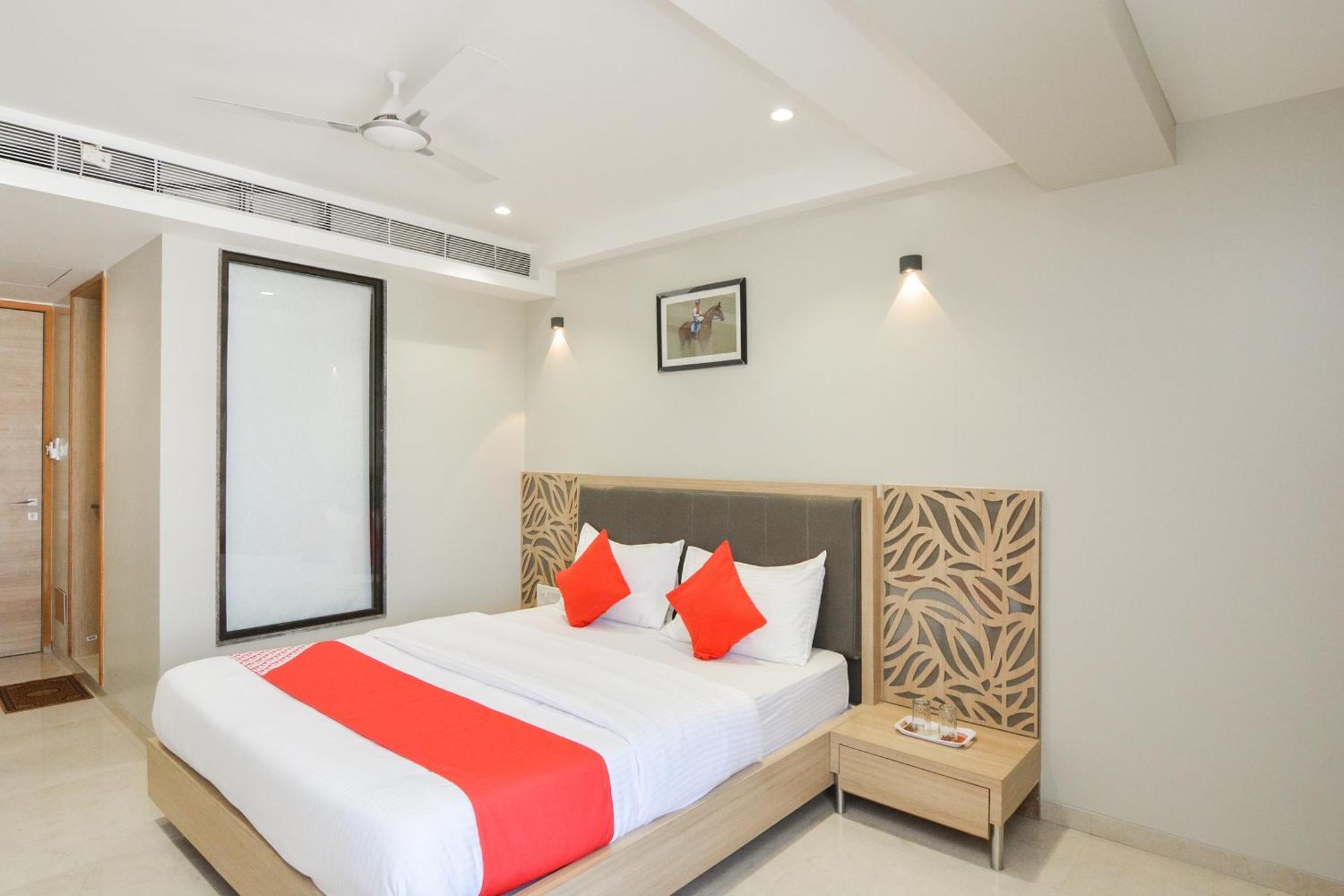 Hotel O Season Choice Shirdi Esterno foto